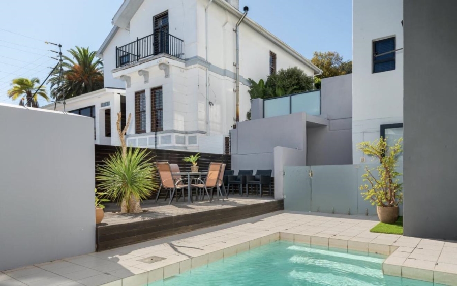 2 Bedroom Property for Sale in Sea Point Western Cape